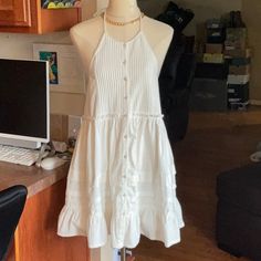 ****No Low Ball Offers!!!**** This Listing Is For A Brand New With Tags Free People White Halter Sleeveless Mini Dress In Size S. Please Look At All Pictures And Ask Any Questions That You May Have. ****No Low Ball Offers!!!**** Thank You For Looking And God Bless !!!! Chic White Halter Dress For Daywear, Casual Halter Neck Daywear Dress, Casual Halter Neck Day Dresses, White Fitted Casual Halter Dress, White Cotton Halter Neck Mini Dress, White Sleeveless Sundress For Daytime, Casual Halter Neck Sundress For Daywear, Sleeveless Sundress Mini Dress For Daytime, Casual White Halter Dress For Brunch