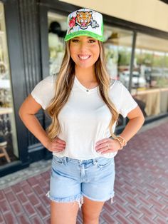 We know we're always on the lookout for a good, comfy basic! This pocket tee is definitely one of those pieces! It's comfy and a relaxed fit that makes it so easy to wear and the neutral colors make styling and layering it a breeze! This top features short sleeves, a v-neck, a chest pocket, and a rounded, slight hi-lo hemline. Order your normal size for a true fit or size up for a more relaxed style Small fits size 2-4Medium fits size 6-8 Large fits size 10-12 XL fits 14-16 2XL fits 18 Hand Wash Cold Inside Out, Hang Dry Fabric: 95% Rayon/5% Spandex Stylist Review: Model is 5'9" with a 34" bust and a 29" waist and usually wears a medium or large in tops. Model is pictured wearing a Large. Casual White Tops For Weekend, White Relaxed Fit Tops For The Weekend, White Relaxed Fit Tops For Weekend, Relaxed Fit White Tops For Weekend, Casual Relaxed Fit T-shirt For Weekend, Basic Tee, Pocket Tee, Relaxed Style, Neutral Colors