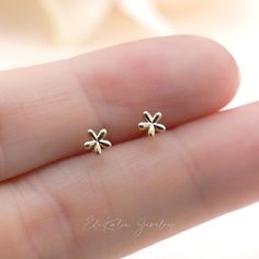 Cute mini daisy flower petal stud earrings handcrafted in 10K yellow gold * Size: 4mm * Metal: 10K Yellow Gold * Sold as Single Stud or A Pair. * Each stud comes with a 10K gold silicone nut backing and 10k solid gold back will be provided at an additional cost * Stamp: 10K ❤️Visit our official website for exclusive new products.      https://elekalonjewelry.com/ ❤️Follow us on Instagram @ elekalonjewelry for the latest projects and much more! ❤️If you have any questions, please feel free to message us. Small Earrings Flower, Cheap Single Flower Earring, Dainting Stud Earrings, Delicate Flower Earrings Cheap, Affordable Everyday Flower Earrings, Affordable Trendy Everyday Flower Earrings, Affordable Single Flower Earring, Cheap Minimalist Flower Jewelry, Mini Earrings Stud