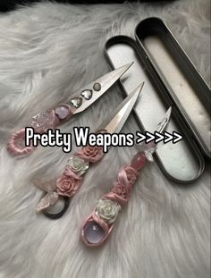 Creepy Cute Aesthetic, Knife Aesthetic, Creepy Cute Fashion, Pretty Knives, Pretty Pens, Dunder Mifflin, Knife Collection, Cool Knives, Hilarious Memes