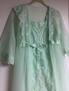 Vintage SHADOWLINE DBL LYR Chiffon Bridal Boudoir Nightgown Peignoir Robe Set M | eBay Rococo Nightgown, Green Sheer Sleepwear, 40s Nightgown, 1940s Nightgown, Vintage Nightdress, 1950s Summer, Wedding Nightgown, Thrift Board, Princess Nightgowns