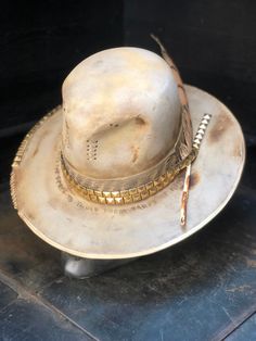 "Vintage Rare Custom Hat , \" BOHO PICK CHIC \" All our hats are made to order ,we only use beaver Fur felts and we offer blends or 100%. The accessories as well as the bands that N.T.T.E uses for each individual customization are the result of a research of rare vintage pieces. N.T.T.E is a Fashion brand inspired from bohemian /rock n roll vibes . Each hat is a unique piece created from the research of vintage accessories and original designs, tailored specifically for each customer. Please bef Texas Trip, Custom Cowboy Hats, Cowgirl Stuff, Hat Bar, Cotton Mill, Custom Made Hats, Felt Hats, Hat Display, Beaded Hat