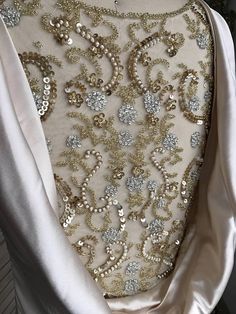 Embroidery Haute Couture, Modern Embroidery Designs, Embroidery Types, Italian Embroidery, Pretty Gowns, Couture Beading, Custom Wedding Dresses, Wedding Dress Evening, Embroidery Beading