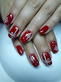 Xmas Nail Art, Kutek Disney, Red Christmas Nails, Manicure Nail Designs, Pretty Nail Art Designs, Festival Nails