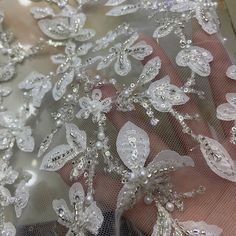 Il tessuto Sequin Glitter è un tipo di tessuto decorativo che presenta una superficie lucida e scintillante e un design a trama larga. Il pizzo glitterato con paillettes è comunemente usato per applicazioni di moda e costumi, come abiti da sera, abiti da ballo e costumi teatrali. Può essere utilizzato anche per una varietà di altre applicazioni, come aggiungere un tocco di brillantezza agli oggetti di arredamento della casa, creare accattivanti decorazioni per le feste o aggiungere un tocco glamour ai progetti di artigianato.


 Venduto con incrementi di 5 iarde: ogni borsa include 5 iarde.





 100% poliestere

 Larghezza: 49/50 pollici

 Utilizzo: abbigliamento, costumi, applicazioni, abiti formali, abiti, artigianato, moda, occasioni, abiti da chiesa, matrimoni, feste Festive Lace Sequin Fabric With Rhinestones, Mesh Lace Dress, Theatrical Costumes, Embroidery Tulle, Glitter Fabric, Sequin Beading, Open Weave, Drapery Fabric, Home Decor Fabric