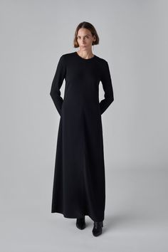 True to minimalist sensibility, this simple long-sleeve dress has been the go-to Essential for the CO woman. Re-issued in our best-selling stretch twill made from ECO viscose. Center front seam, invisible zip-back closure. Full length. 97% FSC Viscose 3% Elastane Classic Long Sleeve Maxi Dress For Fall, Simple Long Sleeve Dress, Column Dress, Favorite Daughter, Maternity Shops, Invisible Zip, Loungewear Shorts, Designer Clothes For Men, Modern Outfits