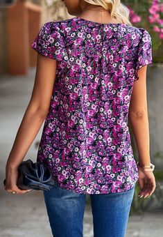 The EMES SHOP blouse is detailed with feminine lace details. Features floral prints. round neck line. flutter sleeves. and flowy fit. Pair it with distressed jeans and sandals for a juxtaposing look.MATERIAL:100% PolyesterMEASUREMENTS: Product Length 25"-26.5"in 4-6-Small | Waist: 25"-26.5"in | Chest: 33"-34.5"in 6-8-Medium | Waist: 26.5"-28"in | Chest: 34.5"-36"in 8-10-Large | Waist: 28"-29.5"in | Chest: 36"-37.5"in 10-12-X-Large | Waist: 29.5"-31"in | Chest: 37.5"-39"in MEASUREMENTS: Product L Floral Duster, Denim Sweatshirt, Distressed Denim Skirt, Striped Short Sleeve Shirt, Floral Print Blouses, Loungewear Set, Floral Style, Print Blouse, Flutter Sleeves