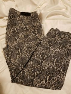 Tinseltown Denim Couture Women's Mid-Rise Snake Print Jeans Sz 11. Snake Pants Outfit, Snake Trousers Outfit, Snake Print Jeans Outfit, Snake Print Clothes, Snake Denim Jacket, Snake Skin Yoga Pants, Snake Print Jeans, Snake Pants, Denim Couture