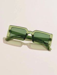 Square shaped, acrylic frame sunglasses. Green Glasses Frames, Funky Sunglasses, Funky Glasses, Green Sunglasses, Cute Sunglasses, Cool Glasses, Fashion Eye Glasses, Rectangle Frame, Stylish Glasses