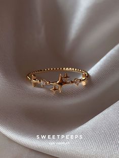 Star Twinkle Ring – SP Inc. Star Rings Engagement, Rose Gold Rings Aesthetic, Star Gold Jewelry, Simple Gold Accessories, How To Wear Rings Ideas Style, Stars Engagement Ring, Magic Jewelry Aesthetic, Bronze Jewelry Aesthetic, Constellation Engagement Ring