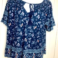 ~ Lucky Brand ~ Women's Short Sleeve Peasant Top Style: 7wp6104 - Color: Blue Multi - Size: Small ~ Brand New With Tag - Retail $49.50 ~ 66% Cotton / 28% Viscose / 6% Linen Ties At The Neck Armpit To Armpit Measures Approx. 19.5" Armpit To Hem Approx. 12" Top Of Back Neck To The Hem Approx. 22.75" 0078 Blue Bohemian Peasant Top In Relaxed Fit, Blue Bohemian Peasant Top With Relaxed Fit, Blue Flowy Peasant Top For Spring, Vacation Blue Floral Print Peasant Top, Blue Bohemian Peasant Top For Spring, Vacation Blue Floral Peasant Top, Blue Peasant Top With Floral Print, Blue Boho Print Short Sleeve Tops, Blue Floral Print Peasant Top