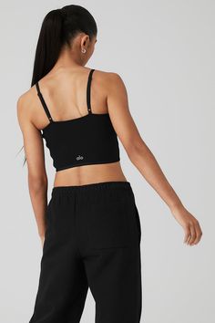 Cool contrasting piping along the straps, sides, hem and bust gives this tank a touch of ’90s nostalgia. It’s all made from cottony-soft, smoothing Airbrush with a square neckline (so sleek) and a supportive built-in shelf bra. Let the cropped hem hover above high-waisted leggings for a perfect studio-to-street look. Womens Onesie, Tank Top Bras, Womens Capris, 90s Nostalgia, Street Look, Tank Top Long Sleeve, Back Women, Shelf Bra, Alo Yoga