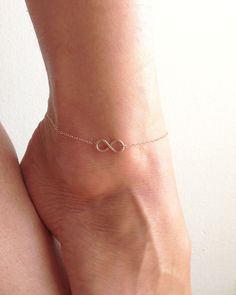 Gold infinity anklet, dainty infinity ankle bracelet. Simple anklet for summer and beach activities. Perfect as a gift! ★Details Material: yellow/rose gold filled, sterling silver or 14k solid gold Pendant size: approx. 20mm ------------------------------------------------------------------------------ Solid gold pieces need approx. 1-3 weeks to be finished and are sent with insured express shipping. ------------------------------------------------------------------------------ ★Procedure inform Adjustable Gold Sterling Silver Anklets, Minimalist Summer Anklets As A Gift, Minimalist Summer Anklets As Gift, Minimalist Summer Anklets For Gifts, Hypoallergenic Summer Anklets As Gift, Rose Gold Bracelets For Summer Gift, Rose Gold Bracelets As Summer Gifts, Sterling Silver Anklets For Summer Gifting, Sterling Silver Bracelets As Summer Gift