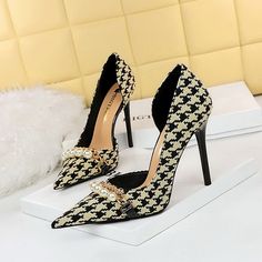 Sepatu Pump, Hak Tinggi, Plaid Party, Super High Heels, Shoe Covers, Spring Women, Spring Shoes, Pearl Chain, Checkered Pattern