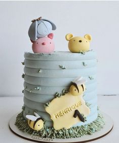 there is a cake that has animals on it