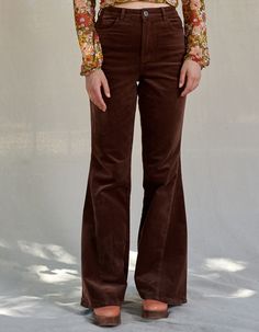 Brown Suede Bell Bottoms Outfit, Courderoy Pants Outfits Women, Clothes Manifestation, 70s Life, Groovy Fits, Cordoroy Pants, Earth Witch, Work Appropriate Outfits, Corduroy Pants Outfit