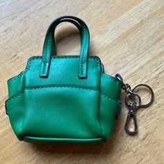 Pretty Clamp Mini Bag For Bag 4,5x3” Like New Small Everyday Bags With Interior Key Chain Holder, Green Coin Purse With Removable Pouch For Travel, Green Coin Purse With Removable Pouch, Small Portable Bags For Daily Use, Small Everyday Use Bag, Small Everyday Bag, Boba Fett Backpack, Swiss Army Backpack, Gucci Dionysus Small