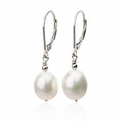 These simple dangle pearl earrings are a classic addition to any outfit, these versatile earrings should be a part of every stylish woman's jewelry collection! Pearl type: Freshwater Cultured Pearls Pearl shape: Tear DropPearl Color: Natural WhiteLever-back: Sterling Silver, 14K gold fill, 14K Yellow Gold, 14K White GoldDrop: 0.5 inch Earrings handmade in Chicago by Bourdage Pearls. Pearl Teardrop Earrings, Unique Bridal Jewelry, Pearl Gifts, Simple Pearl, White Pearl Earring, Teardrop Dangle Earrings, Professional Jewelry, Earrings Pearl, Pearl Earrings Dangle