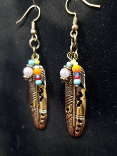 Western style feather earrings. Length: 1.75 in Width: .5 in Feather Earrings, Western Style, Western Fashion, Jewelry Earrings Dangle, Etsy Earrings, Dangle Drop Earrings, Dangle Earrings, Jewelry Earrings, Ships