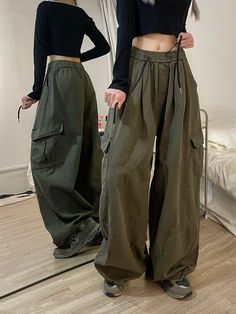 Size: M L XLStyle: StreetWomen's trouser waist height: natural waistColor classification: army green, black, turmeric, khaki, whiteYear Season: Fall 2022Thickness: RegularClothing style details: pocketsTrouser length: Long pantsWomen's pants type: cargo pantsMaterial composition: 100% of cotton Army Green Outfit, Green Outfits For Women, Baggy Pants Outfit, Green Pants Outfit, Dark Green Pants, Spring Outfits For School, Army Green Pants, 2000s Clothes, Army Pants