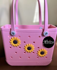 Hey Besties!  Welcome to our shop, we hope you enjoy💎🦋 ITEMS INCLUDED: * jumbo sunflower bag charm/ Jibbit  CARE: Avoid water and oils to prolong longevity  -wipe with dry cloth after use  -store somewhere dry and safe after use  All items are brand new.  Items used in photos are for personal use ONLY‼️ BELLY RING WARNING‼️‼️: PLEASE be careful when sleeping/ pant bottoms with the dangle jewelry, they will get caught & snag. We are not responsible for any misuse or medical damages.  LEGAL DISCLAIMER: We DO NOT claim any ownership or rights to any designs, images, characters, brands, logos or people / persons used. All designs are INSPIRED. All images / graphics, trademarks and designs belong to their rightful respected owners.  Check out our other listings! https://www.etsy.com/shop/XCLU Sunflower Bag, Turtle Creek, Bag Charms, Belly Ring, Beach Bags, Boutique Accessories, Shoe Charms, Belly Rings, Beach Bag