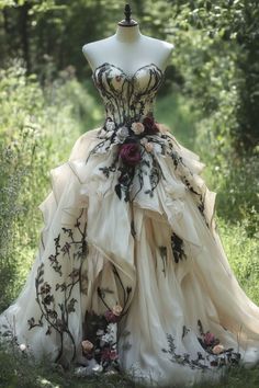 Victorian Floral Dress, Line Composition Design, Champagne Wedding Dresses, Goth Wedding Dresses, A Line Bridal Gowns, Wedding Dress Champagne, Dark Wedding, Fairy Wedding, Fantasy Dresses