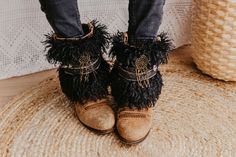 These Boho boot cuffs with black fur are the perfect accessory to decorate your high boots or ankle boots, they are made with carefully selected ethnic materials, in a completely handmade process, with them you will get those boots that you wear everywhere, and you have super comfortable have a different air when you want and so you can enhance that Boho-Chic style that we love so much. Remember, if you buy two or more you get a 10% discount. This listing is for a pair of boot covers, it does no Native Boots, Fur Boot Covers, Bohemian Boots, Boot Covers, Boho Boots, Wrap Boots, Boot Cuffs, Barefoot Shoes, Women Boots