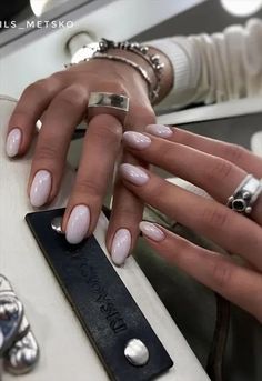 Short nails are the best when it comes to practicality, but this doesn't mean they have to be boring! We love this milky white nail design that adds effortless personality to your fingertips. Natural Almond Nails, Short Nails Design, Classy Almond Nails, Short Oval Nails, Hr Consulting, Money Nails, Oval Shaped Nails, Overlay Nails