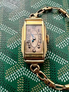 This is an Ultra Rare Gruen Antique Watch Mechanical Art Deco Watch. This watch is from the early 1900's. We purchased this from an Estate Sale in the State of New York. This watch comes in it's original box and includes it's original papers. It's a Swiss Movement Watch. We removed the watch from its case for closer detail. The crystal is free from Scratches or Chipping. The dial has minimal signs of wear. Hands are blue with black numbers. The case has a gorgeous texture. We've attached a photo Gruen Watches, Vintage Gold Watch, Art Deco Watch, Black Numbers, Mechanical Art, Gold Caps, Antique Watches, Gold Case, Women Wrist Watch