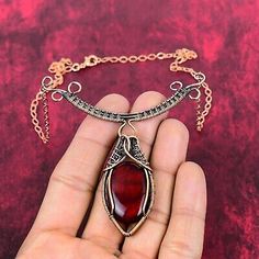 Gemstone : Red Fire Labradorite. Christmas Wire Wrapped Jewelry, Wire Wrapped Crystal Pendant, Wire Jewelry Patterns, Wire Tutorials, Wire Wrap Jewelry Designs, Wire Wrapped Jewelry Diy, Copper Wire Jewelry, Wire Jewelry Designs, Rock Jewelry