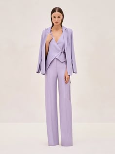 Cocktail Woman Outfit, Women’s Suits Wedding Guest, Colorful Wedding Suit Women, Lavendar Suit For Women, Monochrome Suit Women, Womens Pant Suits Fashion, Wedding Guest Pant Suit, Purple Suit For Women, Lavender Outfits For Women