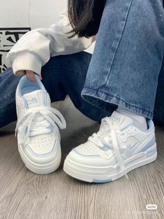 Dans ma liste 💙🥰 #shoes #chaussures #reebook #stylé #shoesaddict #addiction #beauty #outfits #shoeslovers #sneakers Sneakers For Teenage Girl, Zapatillas Aesthetic, Beauty Outfits, Shoes Heels Classy, Heels Classy, Cute Nike Shoes