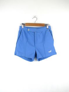 Vintage 80s Puma tennis shorts, light blue color Size S (pay attention to the measurements!) Measures Waist width: 34cm Thigh width: 25cm Crotch height: 25cm Total length: 32cm Condition: It is in perfect condition, it only has a small stain above the logo on the left thigh Our garments are all vintage and second hand. Any signs of wear or defects are documented with photos and description. For any questions, photos, videos we are at your disposal.🌈 80s Tennis, Puma Tennis, Tennis Shorts, Light Blue Color, Pay Attention, Short Outfits, Favorite Outfit, Second Hand, Tennis