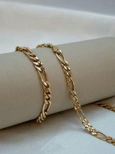 --- Crafted in GUARANTEED HIGH-QUALITY 18-Karat GOLD -- Pure Gold Material, Not Gold-Filled or Plated --- * Chain/Necklace 21.75 inches - 5 millimeter - 8.77 gr (grams weight) Closer: Lobster claw Style: Figaro - 18K Gold * Bracelet 7.5 inches - 5 millimeter - 3.10 gr (grams weight) Closer: Lobster claw Style: Figaro - 18K Gold  ➡️ chain and bracelet can be customized in length. Please message me for more details!    * A gold Figaro chain necklace is an accessory that instantly takes your style Cheap Figaro Chain Necklaces For Gifts, Luxury Gold Figaro Chain Jewelry, Luxury Figaro Chain Jewelry With Rectangular Links, Luxury Figaro Chain Jewelry For Women, Luxury Gold Plated Jewelry With Figaro Chain, Gold Figaro Chain, Gold Jewels Design, Real Gold Chains, 18k Gold Bracelet