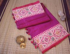 A fabulous saree in Pure Silk. Thus here we bring to you a Magenta Banarasi Handloom Pure Katan Silk Paithani Saree with meenakari weaving. Moreover the fabric is pure silk/pattu. Thus we would say a not to be missed saree. Also, this Magenta Banarasi Handloom Pure Katan Silk Paithani Saree comes with a pure silk blouse piece. About Banarasi Weaves A heirloom of Banaras - Katan Silk Saree. These are handloom sarees which takes 2-3 weavers and more than a month to weave a single saree. Furthermor Festive Jamawar Pre-draped Saree With Motifs, Festive Pre-draped Jamawar Saree With Motifs, Traditional Handloom Pre-draped Saree For Diwali, Traditional Dola Silk Pre-draped Saree With Self Design, Festival Pre-draped Jamawar Saree With Motifs, Traditional Banarasi Silk Pre-draped Saree For Diwali, Diwali Chanderi Pre-draped Saree With Motifs, Tussar Silk Saree With Motifs, Dola Silk Handloom Blouse Piece For Eid