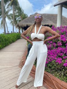 Chic Stretchable Vacation Sets, White Stretch Two-piece Bottoms, Chic Stretch Sets For Vacation, White Fitted Strapless Jumpsuit With Wide Leg, White Two-piece Bottoms For Summer, Two-piece Wide Leg Bottoms For Vacation, Vacation Two-piece Wide Leg Bottoms, White Two-piece Beach Sets, Summer Halter Top For Loungewear