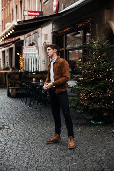 Men's Chelsea Boots Outfit, Mens Boots With Jeans, Men’s Chelsea Boots, Lawyer Outfit Men, Mens Chelsea Boots Outfit, Dp Goals, Mens Fall Boots, Mens Chelsea Boots, Chelsea Boots Men Outfit