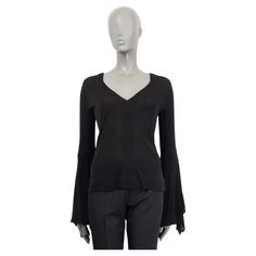 100% authentic Tom Ford v-neck blouse in black viscose (100%) with extra long bell-sleeves. Has been worn and is in excellent condition. Measurements Tag Size 44 Size L Shoulder Width 42cm (16.4in) Bust From 98cm (38.2in) Waist From 84cm (32.8in) Hips From 100cm (39in) Length 60cm (23.4in) Side Seam Length 36cm (14in) Sleeve Length 72cm (28.1in) All our listings include only the listed item unless otherwise specified in the description above. Elegant Black V-neck Long Sleeve Top, Elegant Black Long Sleeve V-neck Top, Ford Black, Blouse Shirt, V Neck Blouse, Blouse Black, Neck Shirt, Bell Sleeve, Tom Ford