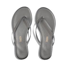 A subtle metallic finish, to enhance your skin's natural glow. MATERIALS Cowhide Leather Upper Cowhide Leather Insole Rubber Outsole Made in Brazil Image and Description from Tkees Leather Flip Flops Womens, Apparel Boutique, Pearl Beach, Flip Flops Style, Leather Flip Flops, Made In Brazil, Natural Glow, Natural Skin, Flip Flop Sandals