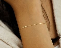 14K Solid Gold Dainty Heart Bracelet / Tiny Heart Bracelet / Jewelry Gift for Her - Etsy Romania Minimalist Heart Bangle Bracelet As Gift, Gold Bangle Bracelet With Delicate Chain For Gift, Tiny Heart Bracelet, Minimalist Gifts, Minimalist Bracelet, Tiny Heart, Yellow Gold Bracelet, Jewelry Companies, Heart Bracelet