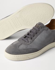 Suede sneakers with natural rubber sole The refined materials of the Brunello Cucinelli collections enrich the elegant and essential style of these sneakers. The suede’s velvety texture stands out against the natural latex outsole, which adds a distinct touch and provides flexibility and lightness. Blazer And T Shirt, Man Blazer, Mens Eyewear, Natural Latex, Eyewear Womens, Boutique Online, Womens Fragrances, Suede Sneakers, Mens Fragrance