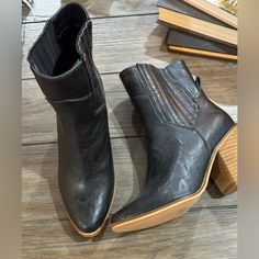 High Ankle Leather Boots, Nwot. So Versatile And Would Make A Great Closet Staple. Havana Boots, Ankle Leather Boots, Vintage Havana Shoes, Havana Shoes, Shoes Vintage, Vintage Havana, Closet Staples, Vintage Shoes, Havana