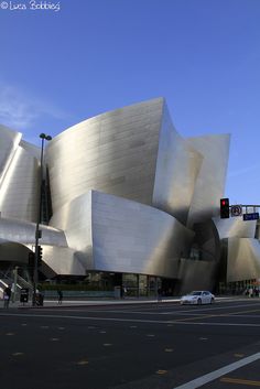 a large building that is next to a street