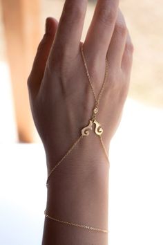 Finger Bracelets, Hand Chain Bracelet, Hair Necklace, Chinese Hair Accessories, Delicate Necklaces, Cz Bracelet, Ring Chain, Bracelet Dainty, Hand Bracelet