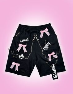 Go ALL OUT with these XTRA XTRA KAWAII jogger shorts! ♡＼(￣▽￣)／♡ These UNISEX shorts are made out of reworked fleece jogger pants and embellished with Bows, patches, Safety pins and chains. Model is wearing size SMALL, size up for a baggy look! PATCHES ARE SUBJECT TO CHANGE. If you need a different size or color, please email us at contact@shaykawaii.com SIZE CHART: US SIZE Chevron Outfit, Fairy Festival, Tripp Nyc, Safety Pins, Fairy Grunge, Jogger Shorts, Fleece Joggers, Black Bow, Pink Fabric