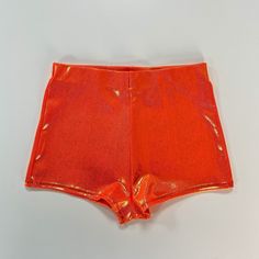 Our sahara orange booty shorts are made from our premium stretch italian lycra. The gold foiling shimmers when it catches the light. Designed with a high waist and high cut on the leg to accentuate and flatter your best bits. Handmade in England by AMY NICOLE IMPORTANT DETAILS Made to order - please allow 5-10 business days for your piece(s) to be made. If you need your order for a specific date get in touch + we can work to get it to you for that date x Orange Rave Outfit, Stella Costume, Lisa Frank Costume, Winx Cosplay, Latex Shorts, Singer Dr, Saks Potts, Halloween 2023, Orange Shorts