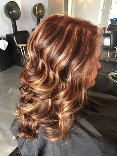 Red Highlights In Brown Hair, Hair Color Flamboyage, Honey Brown Hair Color, Brown Hair With Lowlights, Brown Hairstyles, Honey Hair Color, Hair Highlights And Lowlights