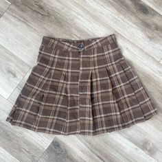 Fast Shipping Brand New Never Worn Size S/M Casual Brown Mini Skort, Casual Brown Mini Length Skort, Brown Lined Mini Skort, Casual Brown Pleated Skirt Bottoms, Trendy Brown Pleated Mini Skirt, Brown Short Skirt For Summer, Casual Brown Pleated Skort, Trendy Pleated Brown Mini Skirt, Summer Brown Short Skirt