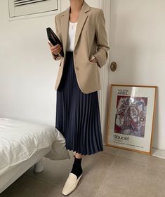 Iranian Women Fashion, Office Outfit, Muslimah Fashion Outfits, Hijab Fashion Inspiration, Workwear Fashion, Vogue Fashion, Fashion Design Clothes, Korean Outfits