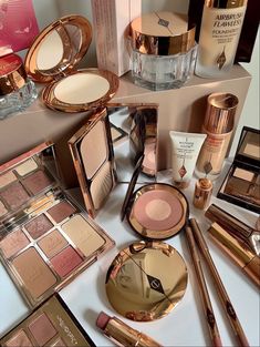 Makeup Product Pictures, Make Up Vision Board Pictures, Makeup Aesthetic Pictures, Makeup Aesthetic Products, Makeup Products Aesthetic, Cosmetics Aesthetic, Luxury Makeup Products